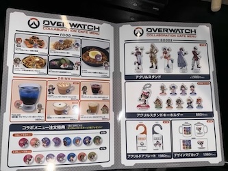 OVER WATCHとDiCE・AIMのコラボカフェを現地取材。店舗ごとの役割、フード・ドリンク、コースター前後半切替、広告情報まで整理。Field report of the OVER WATCH × DiCE collaboration cafe in Ikebukuro. Full guide to food, stores, bonus coasters and campaign details.